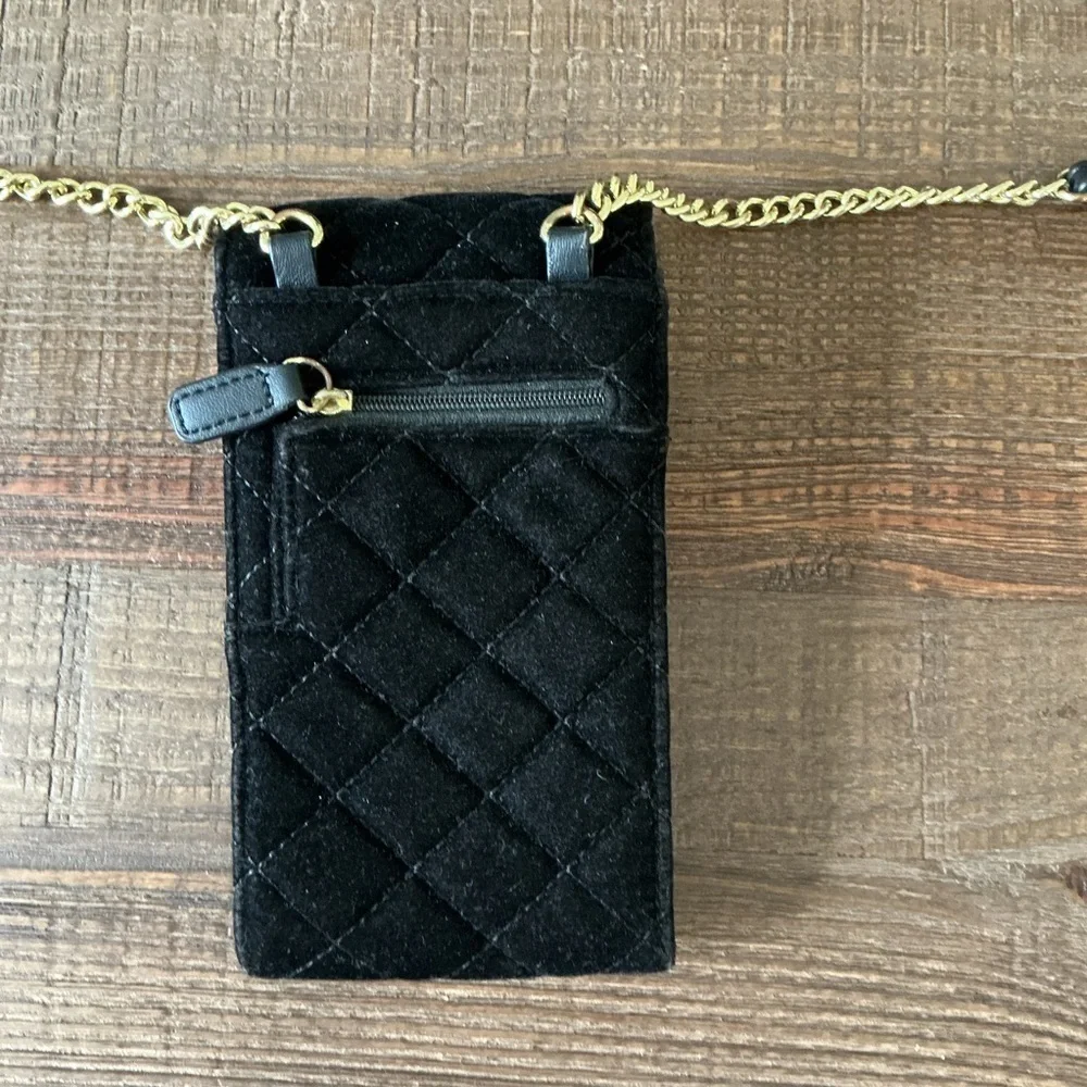 Liz Claiborne Black Quilted Phone/Wallet Bag with Gold Chain